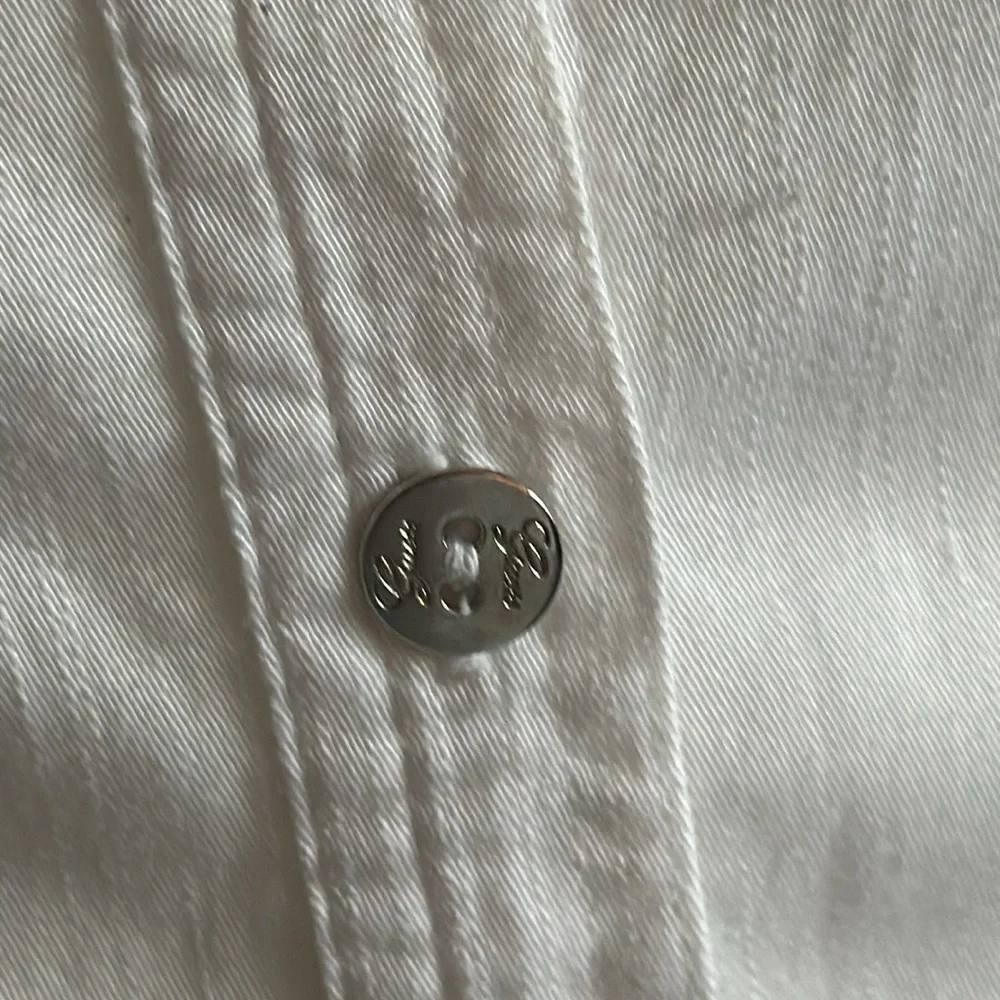 Guess long sleeve button up white blouse size XS - Picture 3 of 9